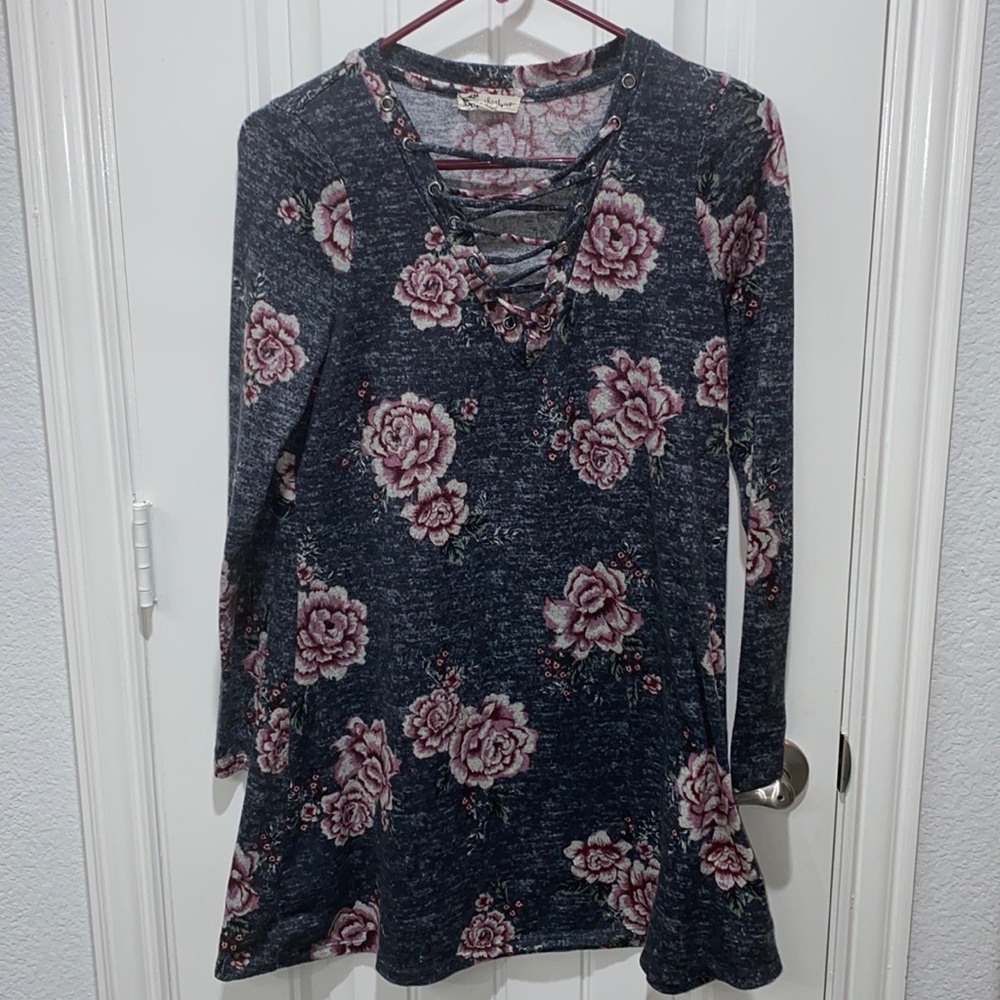 About a Girl - Gray dress, size large.